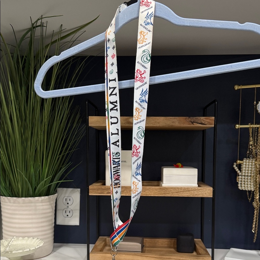 Universal Studios Harry Potter Hogwarts Alumni Lanyard - White with House Colors